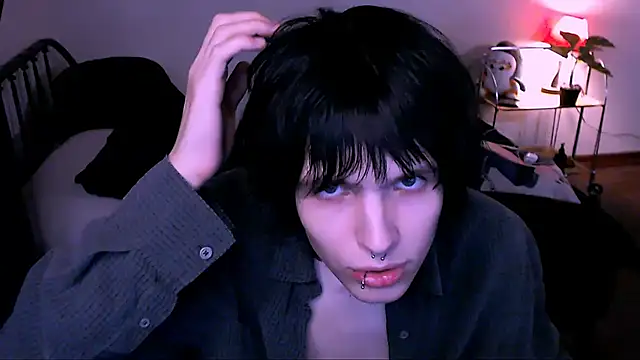 Snapshot of timi-moon chatting on 11.13.25 timi-moon online show from 11.13.25