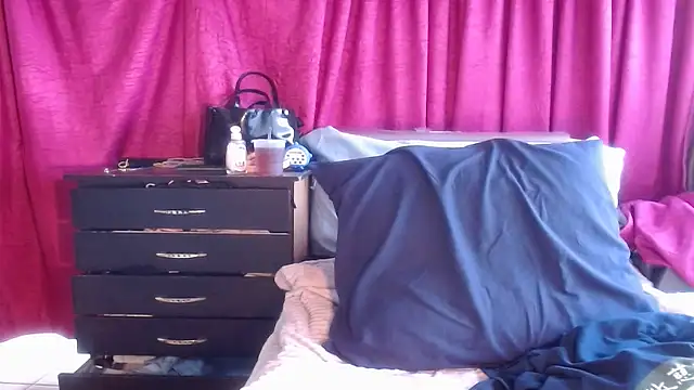 xxTatiannaxx online show from 11.19.25