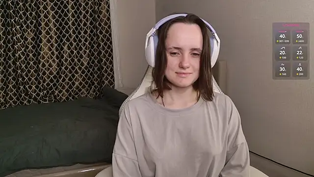 Luna Loveee online show from 10.04.25