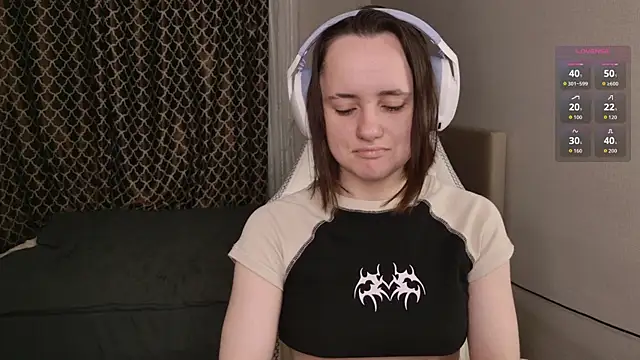 Luna Loveee online show from 10.11.25