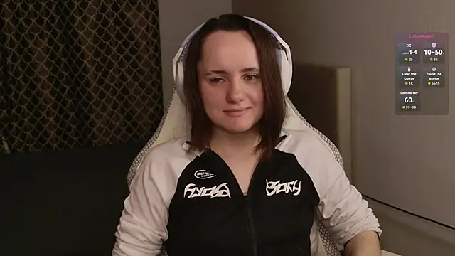 Luna Loveee online show from 11.07.25