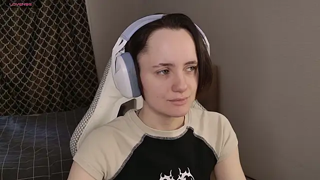 Luna Loveee online show from 02.20.26