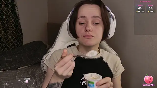 Luna Loveee online show from 03.26.26