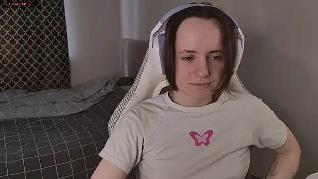 Luna Loveee online show from 04.16.26