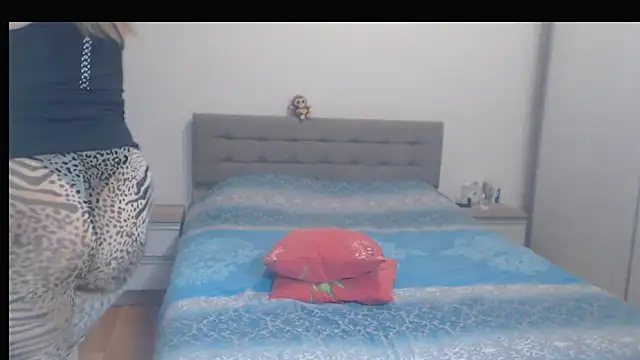 Snapshot of MatureDiana chatting on 02.04.26 MatureDiana online show from 02.04.26