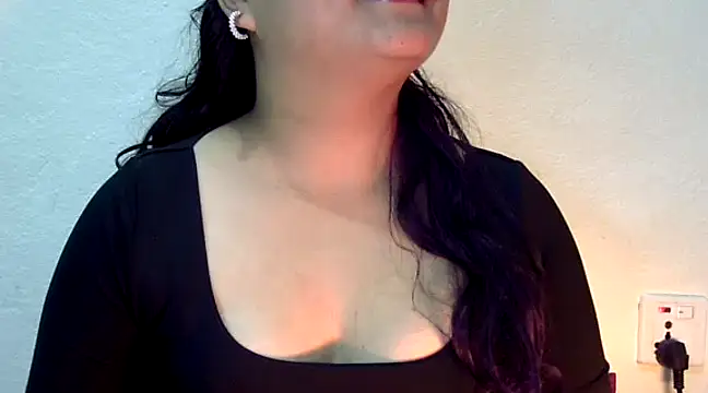 Snapshot of rosay_rosee chatting on 02.20.25 rosay rosee online show from 02.20.25