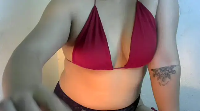 Snapshot of rosay_rosee chatting on 02.22.25 rosay rosee online show from 02.22.25