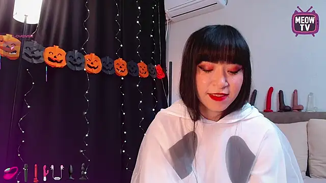 Snapshot of miyakimi0101 chatting on 10.30.25 miyakimi0101 online show from 10.30.25