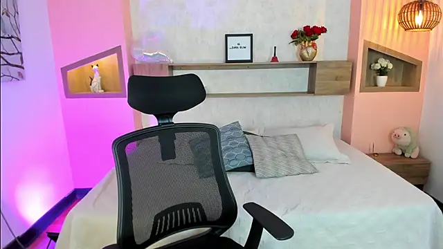 Lucia Brown  online show from 03.06.25