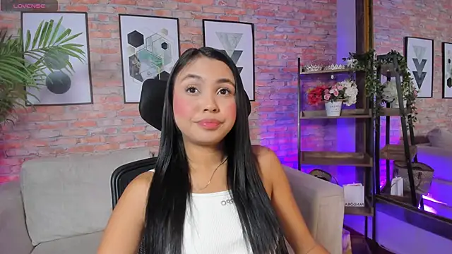 Lucia Brown  online show from 09.26.25