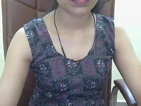 Snapshot of Cute_Pihu01 chatting on 10.02.25 Cute Pihu01 online show from 10.02.25