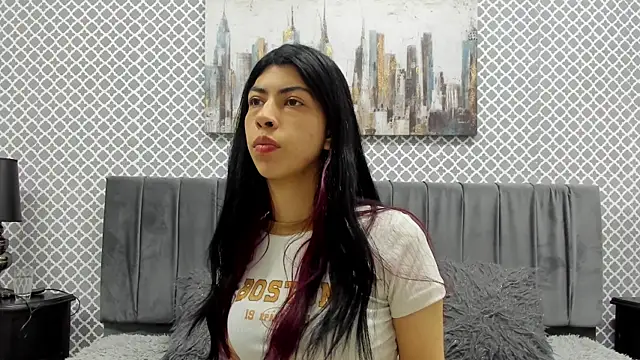 Snapshot of Cassie_bloom chatting on 10.21.25 Cassie bloom online show from 10.21.25