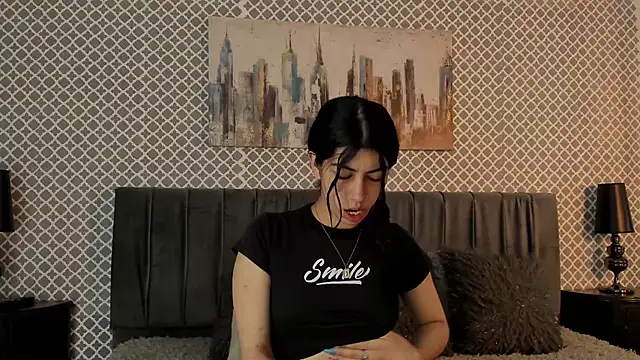 Snapshot of Cassie_bloom chatting on 10.28.25 Cassie bloom online show from 10.28.25