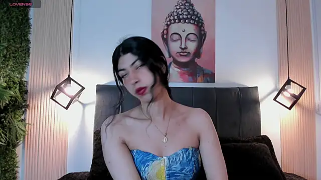 Snapshot of Cassie_bloom chatting on 10.29.25 Cassie bloom online show from 10.29.25