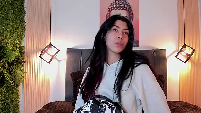 Snapshot of Cassie_bloom chatting on 11.03.25 Cassie bloom online show from 11.03.25