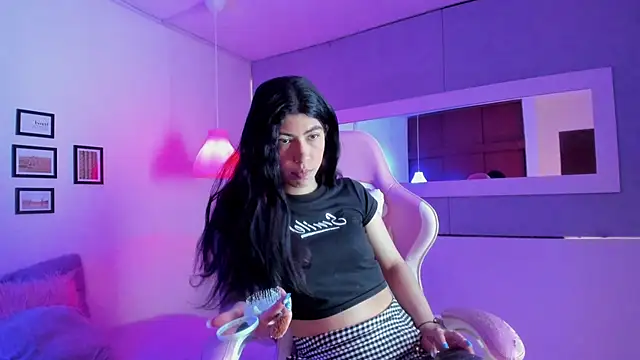 Snapshot of Cassie_bloom chatting on 11.05.25 Cassie bloom online show from 11.05.25