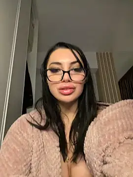 Mia Splash online show from 12.20.25