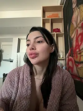 Mia Splash online show from 03.04.26