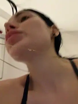 Mia Splash online show from 04.17.26