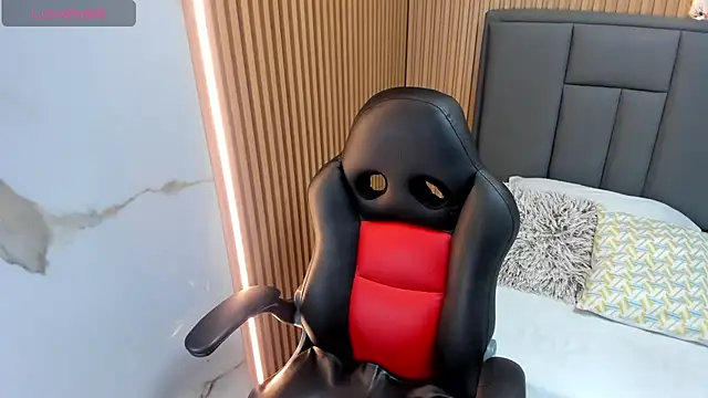 MEGANZARICK online show from 11.08.25