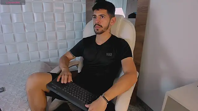 AlejandroStormm online show from 10.13.25