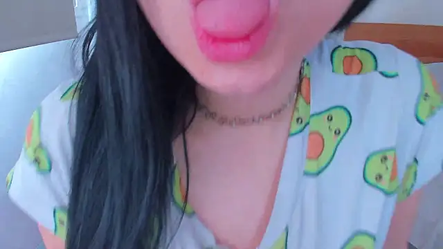 Snapshot of ValeeryRose_ chatting on 10.11.25 ValeeryRose online show from 10.11.25