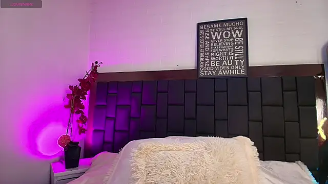 Lexi Howard  online show from 12.15.25