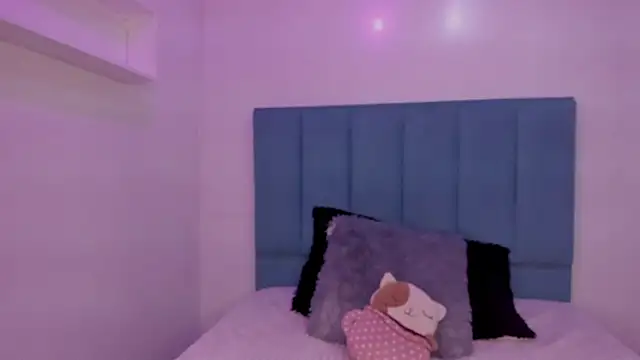 Snapshot of Anniie__Evans chatting on 10.06.25 Anniie Evans online show from 10.06.25