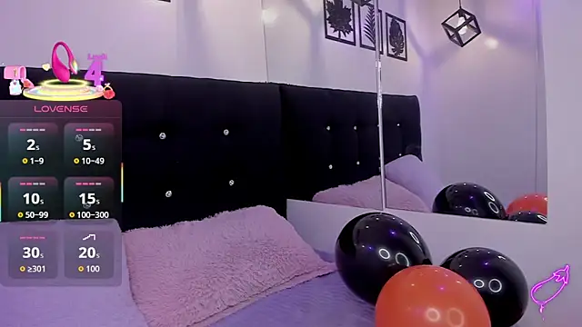 Snapshot of Anniie__Evans chatting on 10.22.25 Anniie Evans online show from 10.22.25