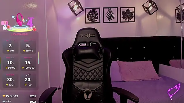 Snapshot of Anniie__Evans chatting on 10.24.25 Anniie Evans online show from 10.24.25