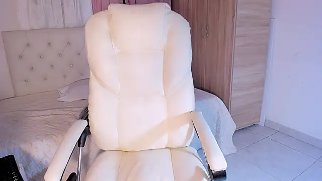 Snapshot of Emma_lorense22 chatting on 10.11.25 Emma lorense22 online show from 10.11.25