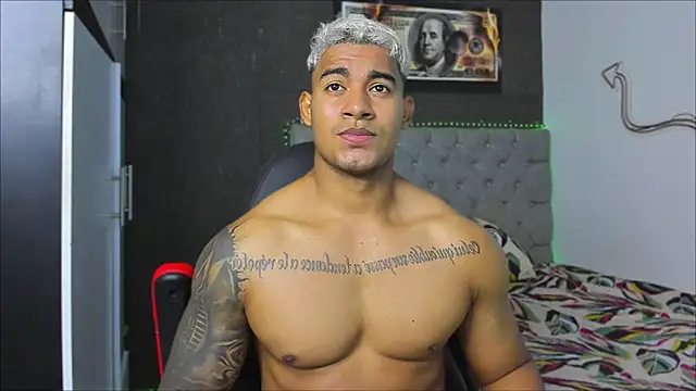 Snapshot of luigi_hot_ chatting on 02.10.26 luigi hot online show from 02.10.26