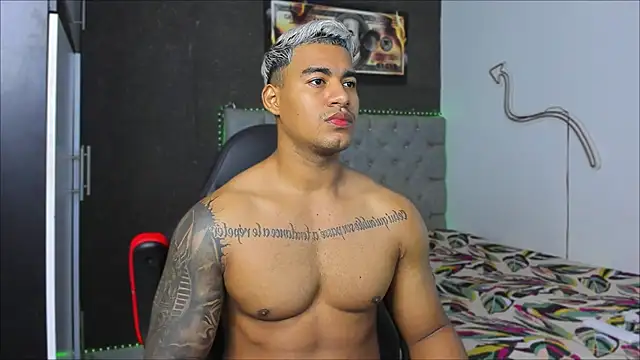 Snapshot of luigi_hot_ chatting on 02.17.26 luigi hot online show from 02.17.26