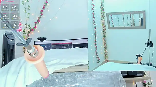 Genesis Love   online show from 02.28.25