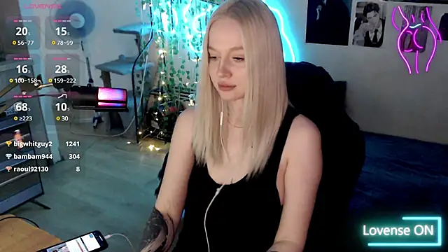 Snapshot of lissallor_ chatting on 03.20.25 lissallor online show from 03.20.25