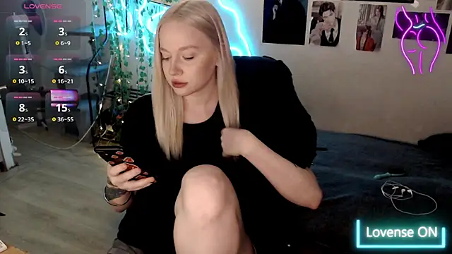 Snapshot of lissallor_ chatting on 03.21.25 lissallor online show from 03.21.25