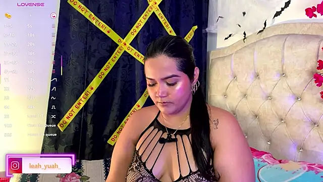 Snapshot of Leah_yuah_ chatting on 10.17.25 Leah yuah online show from 10.17.25