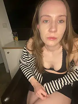 Snapshot of KhaleesisSecrets chatting on 03.10.25 KhaleesisSecrets online show from 03.10.25