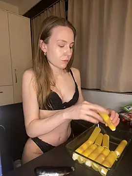 Snapshot of KhaleesisSecrets chatting on 03.10.25 KhaleesisSecrets online show from 03.10.25