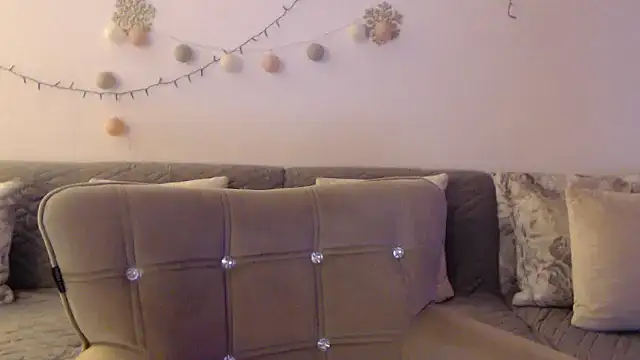 Snapshot of YourfantasyGiuly chatting on 07.17.26 YourfantasyGiuly online show from 07.17.26