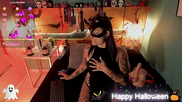 Snapshot of ChloeAllennn chatting on 10.31.25 ChloeAllennn online show from 10.31.25