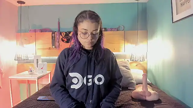 Snapshot of ChloeAllennn chatting on 11.04.25 ChloeAllennn online show from 11.04.25