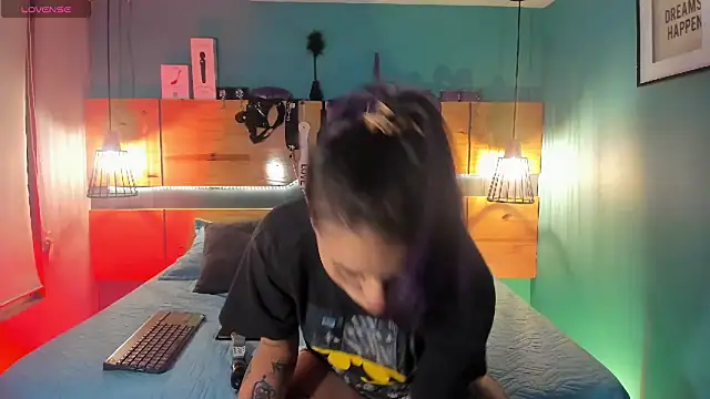 Snapshot of ChloeAllennn chatting on 11.12.25 ChloeAllennn online show from 11.12.25