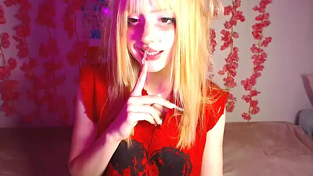 Snapshot of KimiSakura chatting on 10.15.25 KimiSakura online show from 10.15.25