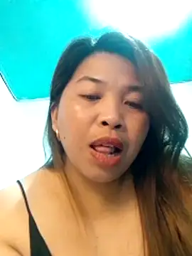 Snapshot of Sweet_fatty18 chatting on 10.18.25 Sweet fatty18 online show from 10.18.25