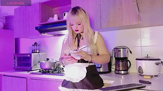 ScarletThompsonx online show from 04.10.26