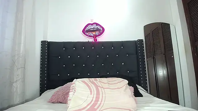 Snapshot of AprilHotty chatting on 10.28.25 AprilHotty online show from 10.28.25