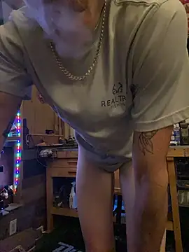 Snapshot of Polaroid_White chatting on 10.28.25 Polaroid White online show from 10.28.25