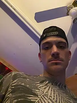 Snapshot of Polaroid_White chatting on 11.07.25 Polaroid White online show from 11.07.25