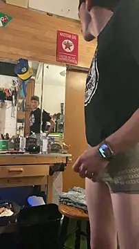 Snapshot of Polaroid_White chatting on 11.08.25 Polaroid White online show from 11.08.25